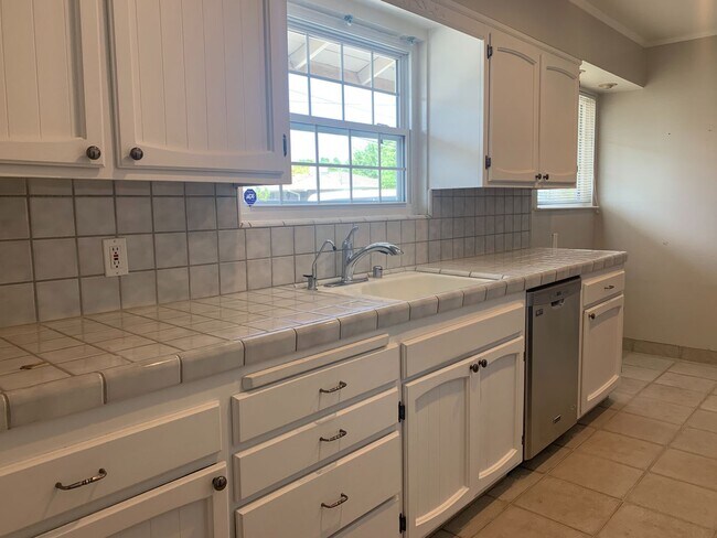 Foto del edificio - Spacious 3 Bedroom 2 Bath Home in Arden Ar...