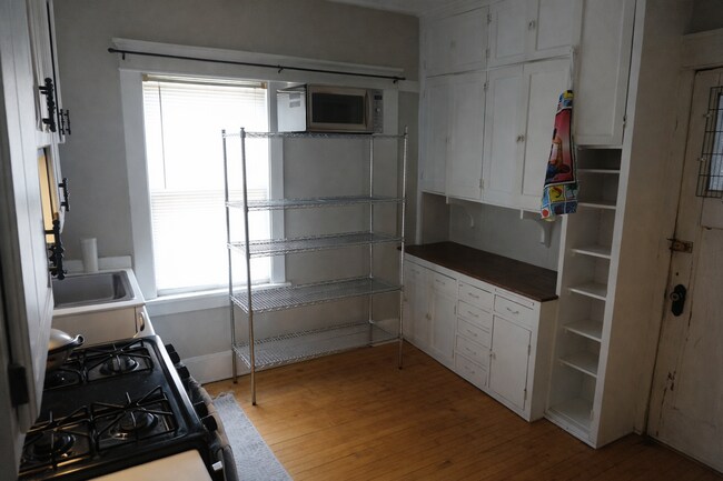 Foto del edificio - 3284-86 N Oakland Ave