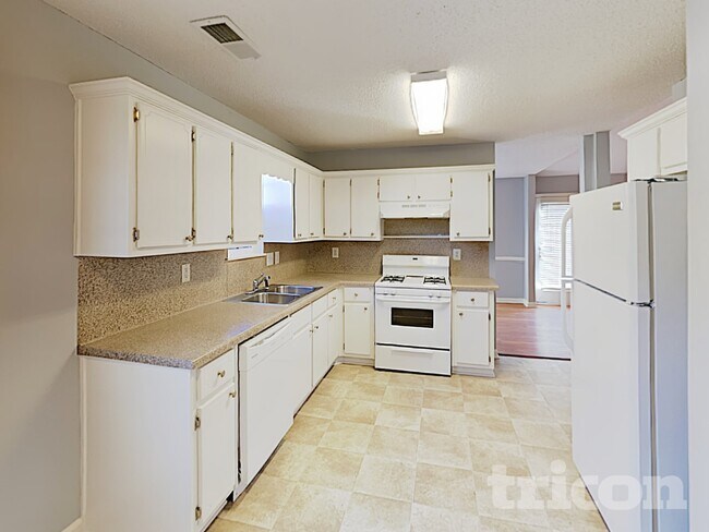 Building Photo - 222 Amelia Creek Way SE
