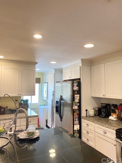 Building Photo - 23821 Hillhurst Dr