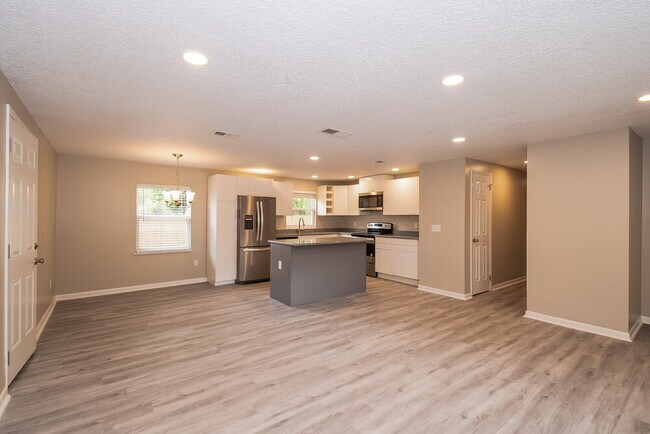 Foto del edificio - 4219 Pointe Haven Dr S