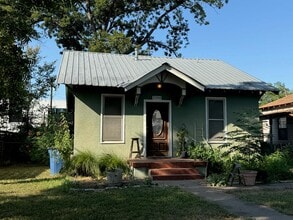 Building Photo - 2208 Willow St