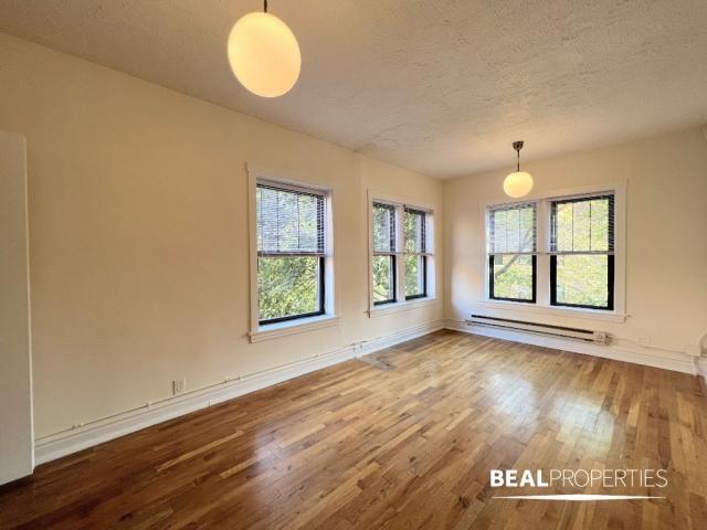 Building Photo - 2 bedroom in CHICAGO IL 60657