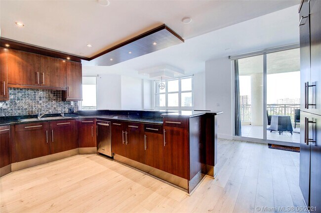 Foto del edificio - 9751 E Bay Harbor Dr