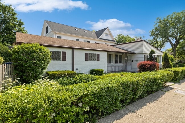 Building Photo - 4701 Lawn Ave