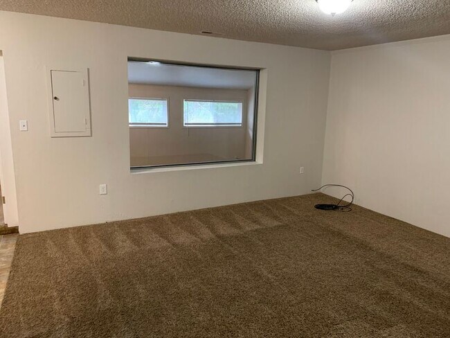 Building Photo - 3607 W Kennewick Ave