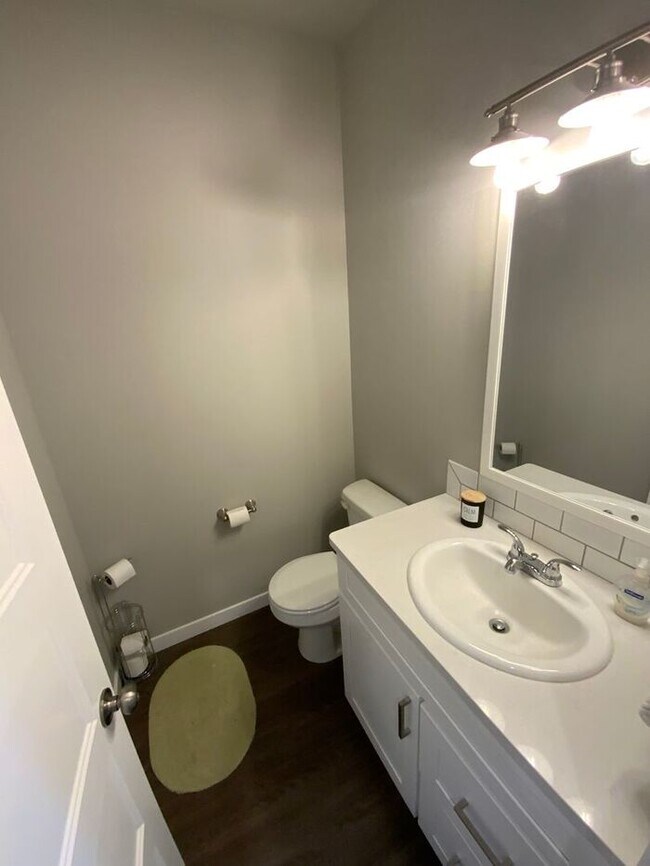 Foto del edificio - Centralia 4bdr brand new home 2 garage & s...