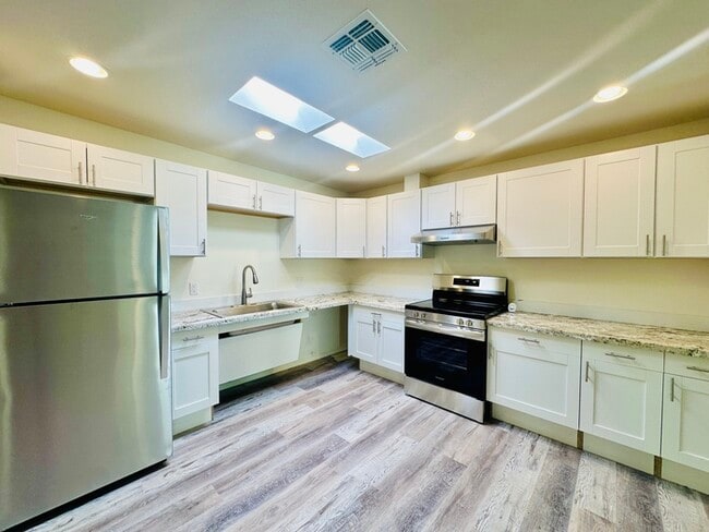 Building Photo - 1337 W Pennington St