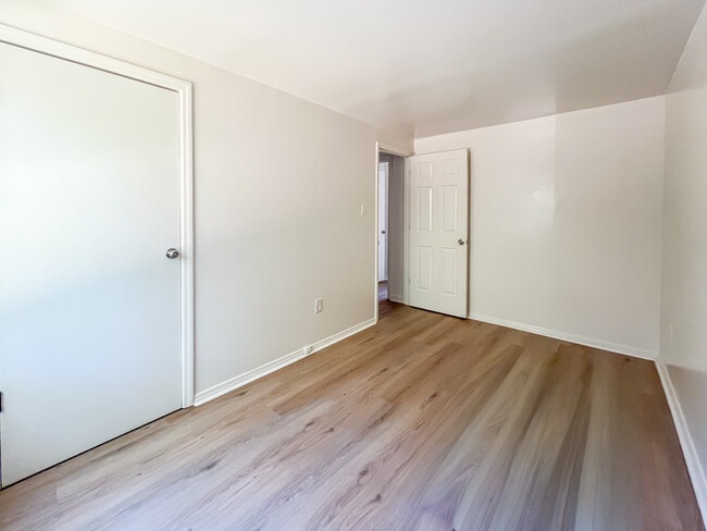 Foto del edificio - 7 Fox Hill Dr