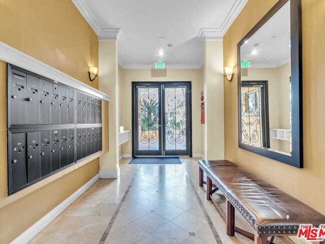 Foto del edificio - 143 N Arnaz Dr