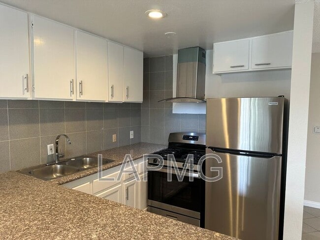 Building Photo - 5440-5442 Lemon Grove Ave