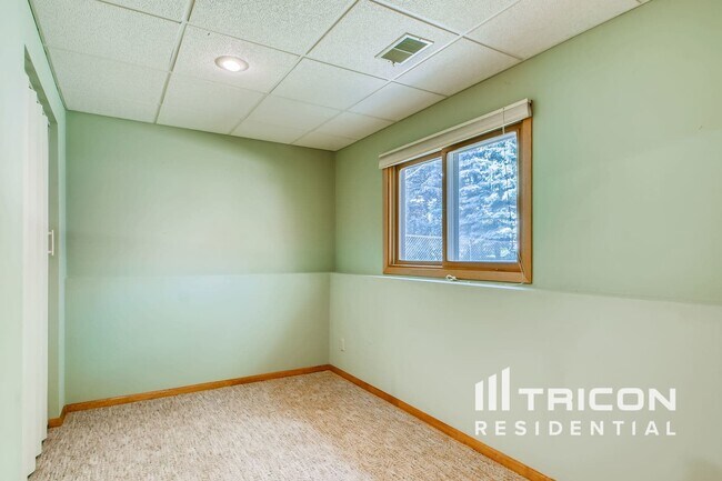 Foto del edificio - 2110 Helmo Ave N