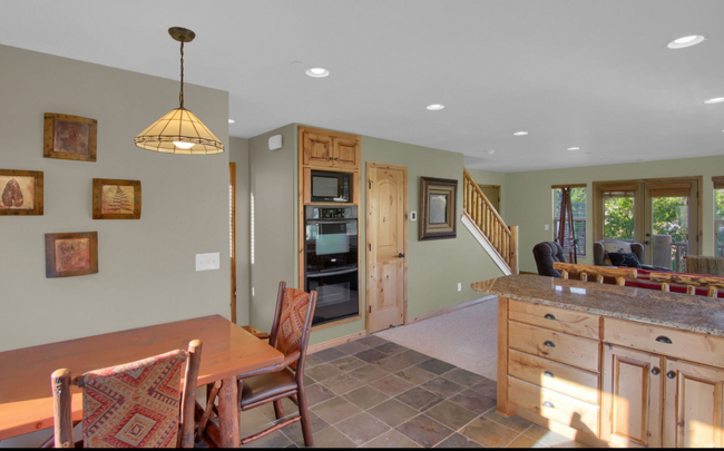 Double oven - 3521 N Moose Hollow Dr