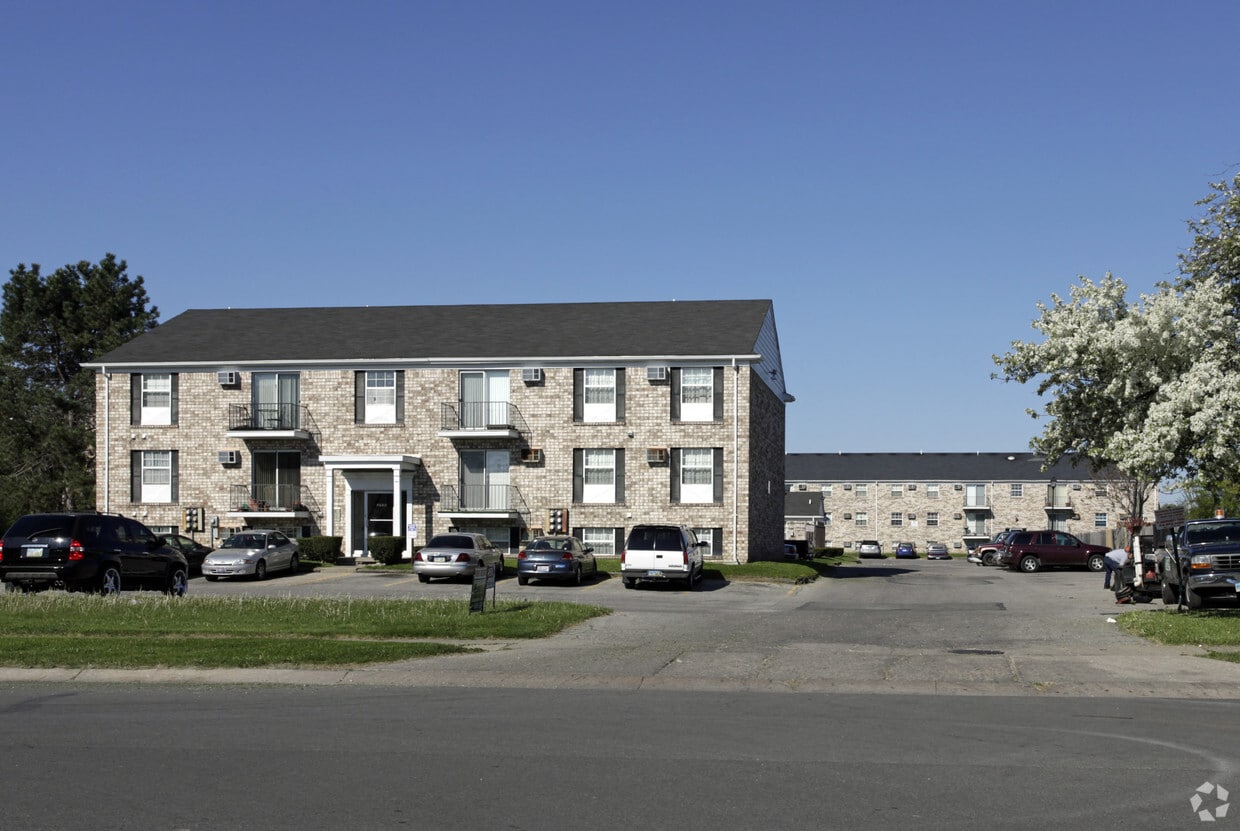 Building Photo - Country Trail Estates