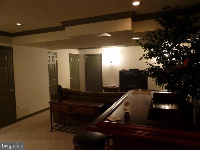 Building Photo - 400 Applegate Ct