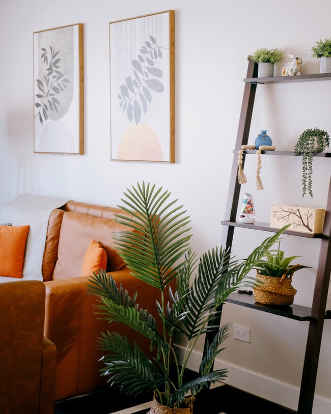 Building Photo - Luxurious Remodeled 1BR Condo