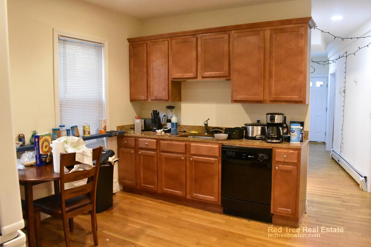 Foto principal - 143 Hillside St