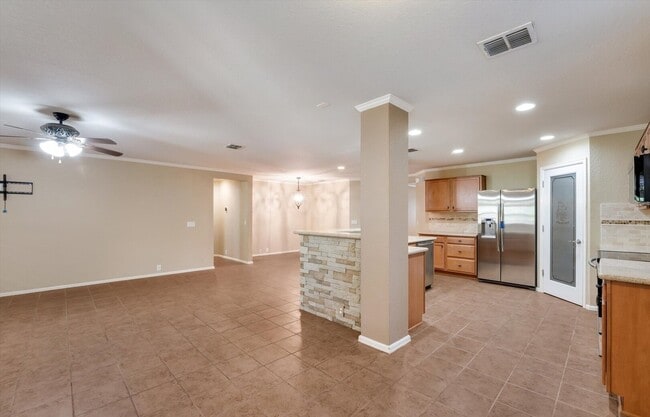 Building Photo - 5248 Columbia Dr