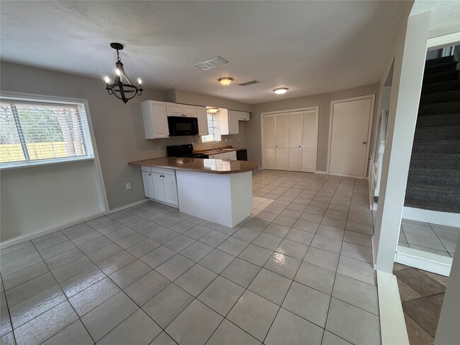 Building Photo - 615 Texas St