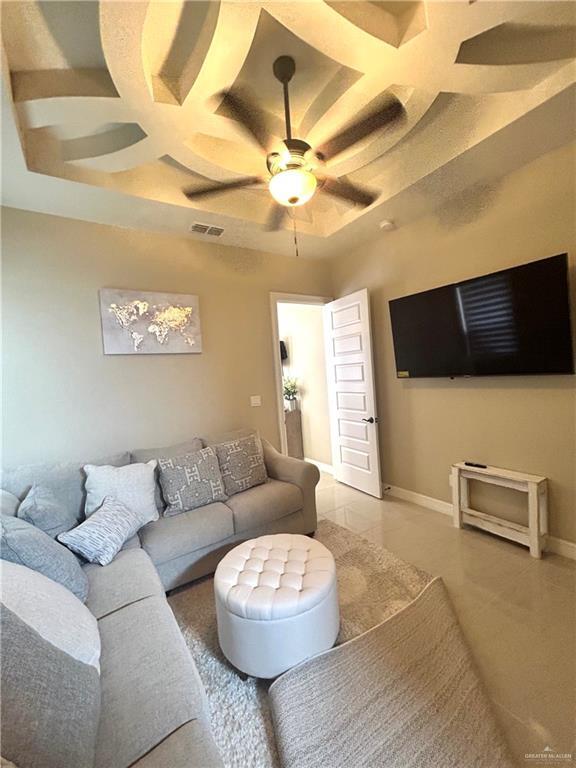 Foto del edificio - 1329 N Cesar Chavez Rd