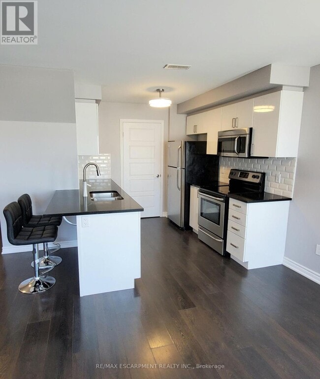 Building Photo - 124 Daylily Ln