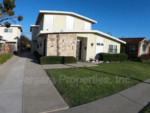 Building Photo - 18012 Manhattan Pl