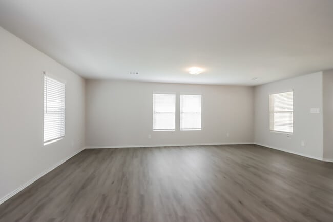 Building Photo - 406 Brushback Dr