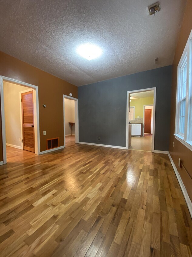 2325 Monitor Pl, Kansas City, MO 64108 Condo for Rent in Kansas City