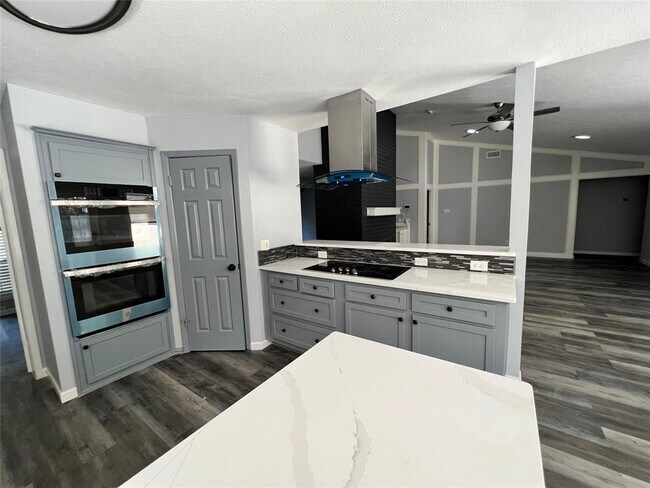 Foto del edificio - 3022 Falling Brook Dr