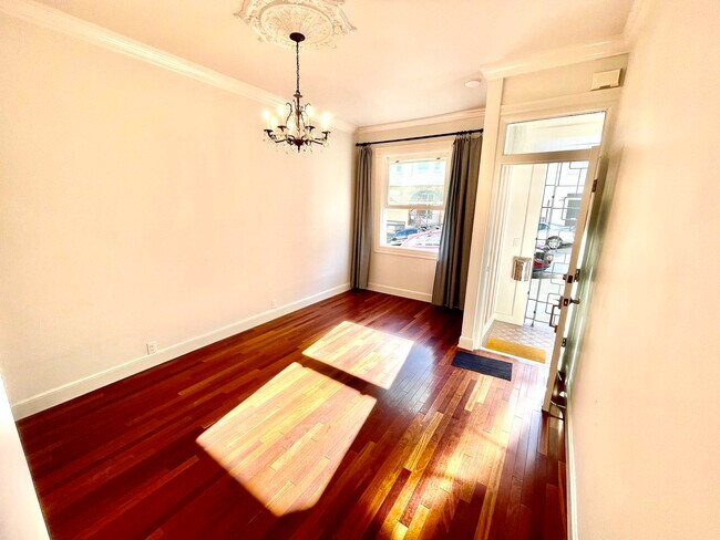 Foto del edificio - 1052 Montgomery St