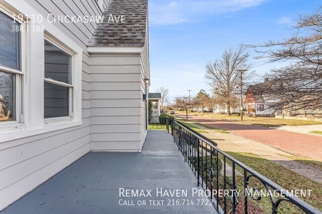 Foto del edificio - 19110 Chickasaw Ave, Cleveland- Spacious 3...