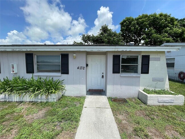 Foto del edificio - 4136 Shoreline Dr