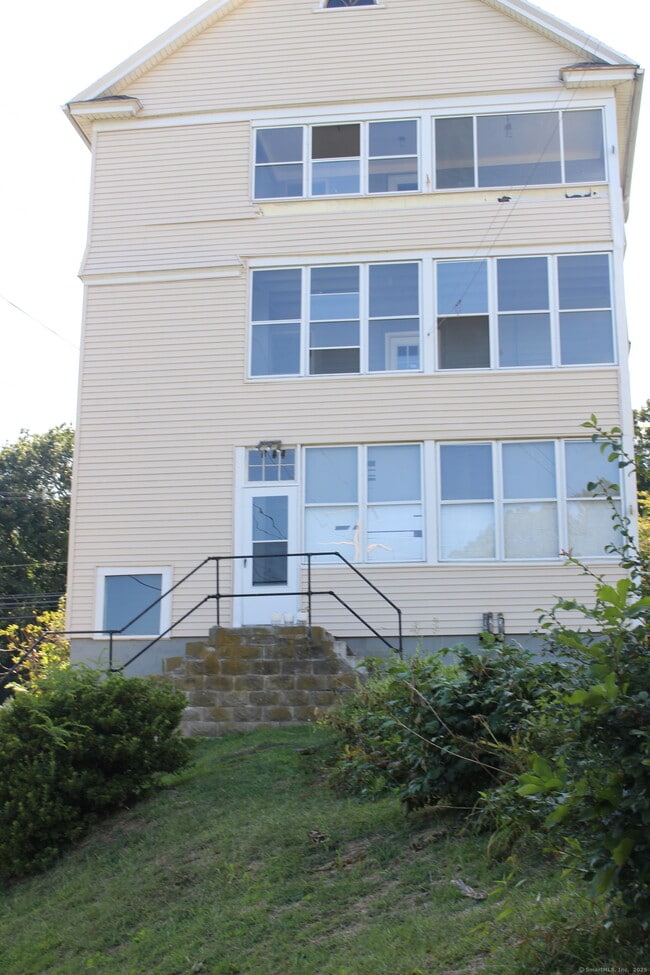 Building Photo - 195 Highland Ave