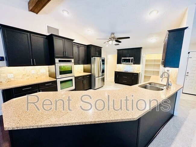 Foto del edificio - 3015 Tall Pine Dr