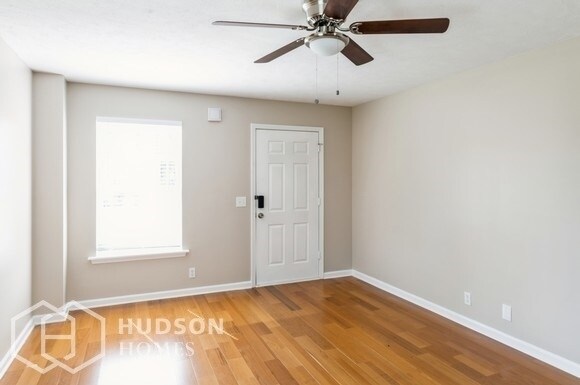 Foto del edificio - Move in by October 15th - GET $500 OFF 1ST...