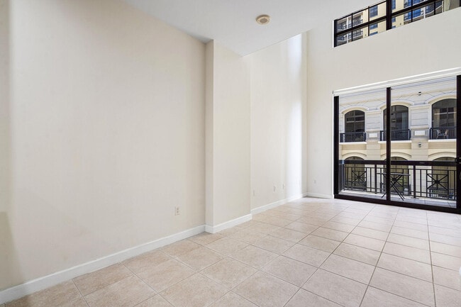 Building Photo - 801 S Olive Ave