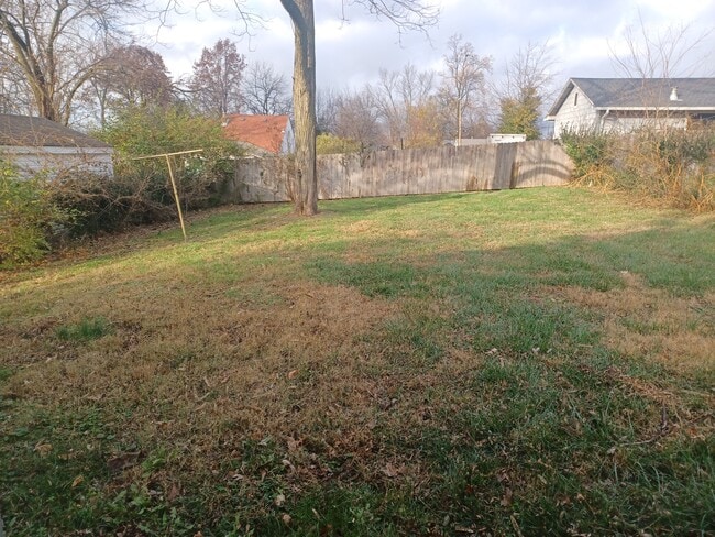 Building Photo - 10567 Decker Ave