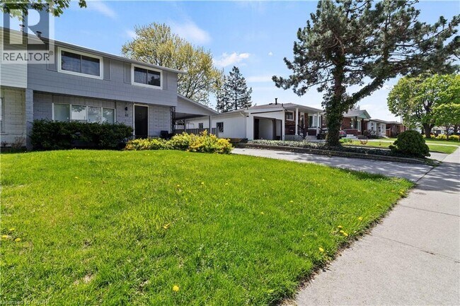 Building Photo - 61 Goldfinch Rd
