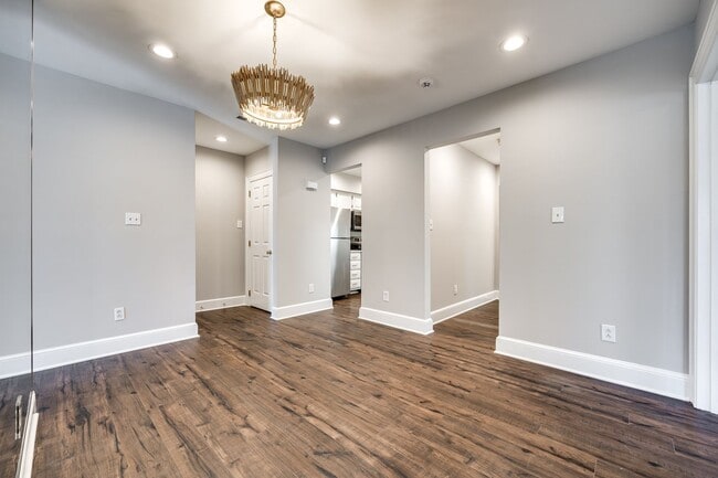 Foto del edificio - Hard to find Myers Park 2 bed 2 bath 1st floor Gem!
