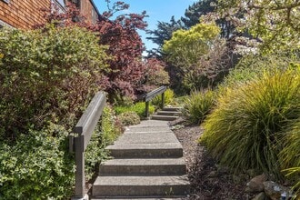 Building Photo - 12 Ridgeview Ct