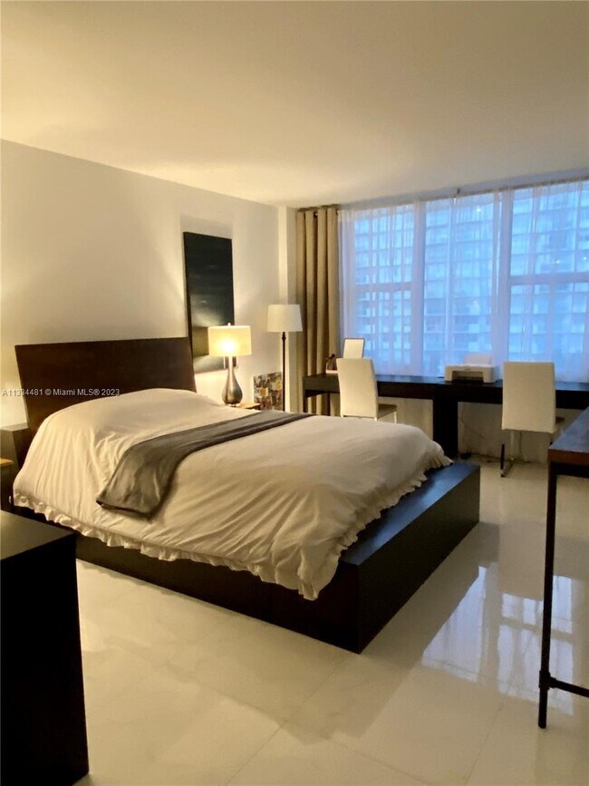 Foto del edificio - 5600 Collins Ave