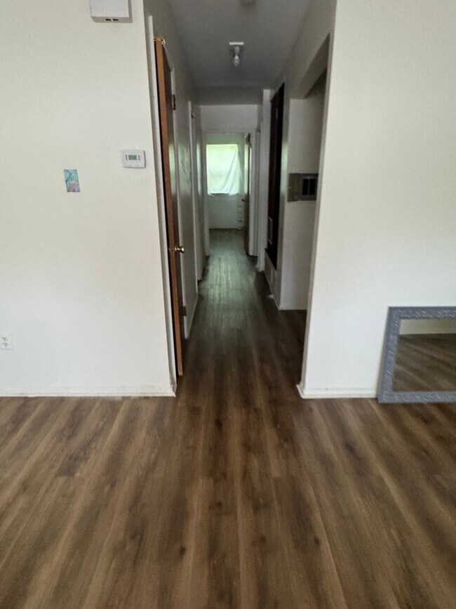 Foto del edificio - 9440 Woodbridge Rd