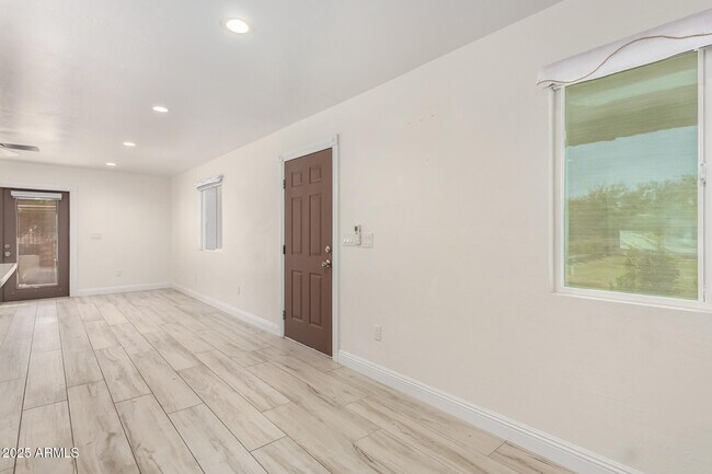 Building Photo - 2056 W Dobbins Rd