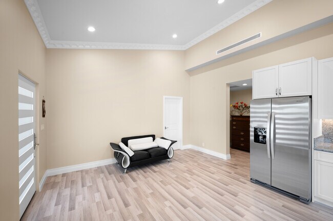 Building Photo - 1549 Bel Aire Dr