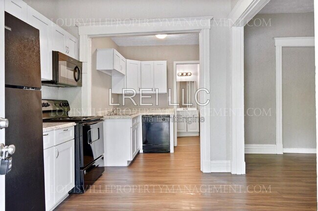 Building Photo - 628 E Oak St