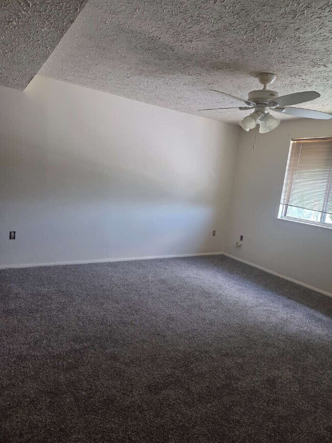 Foto del edificio - "3rd floor 2 BR Condo in Frederick - Your Cozy Retreat Awaits!"