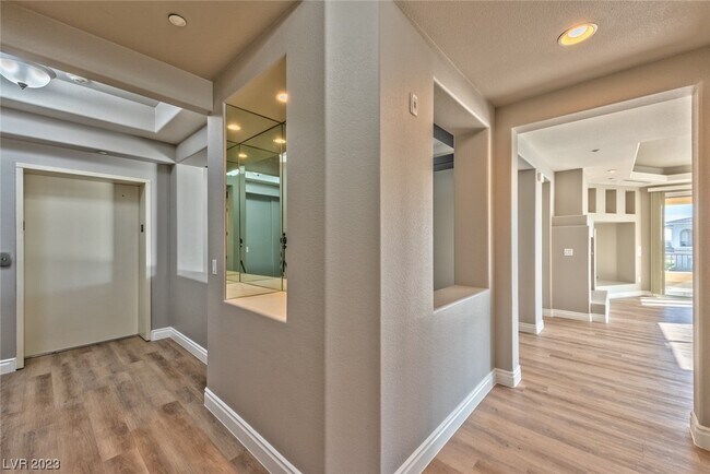 Building Photo - 9207 Tesoras Dr