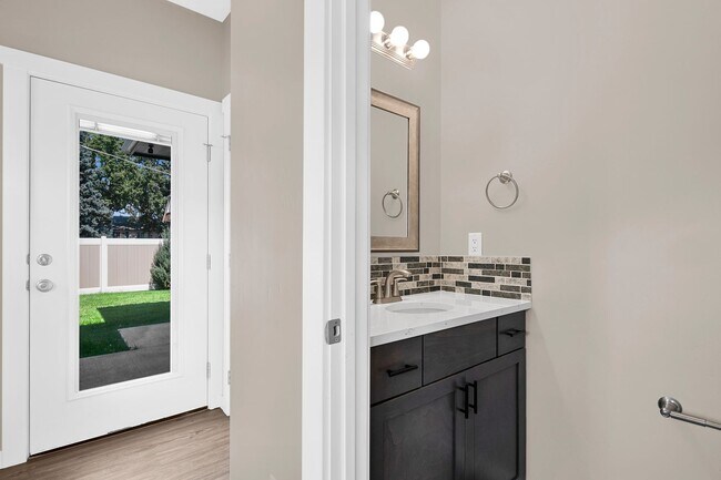 Building Photo - Introducing a Stunning 3 bedroom New Duple...