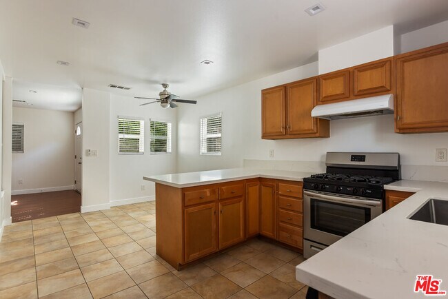 Foto del edificio - 1206 Beachwood Dr