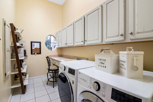 Building Photo - 137 Martesia Way